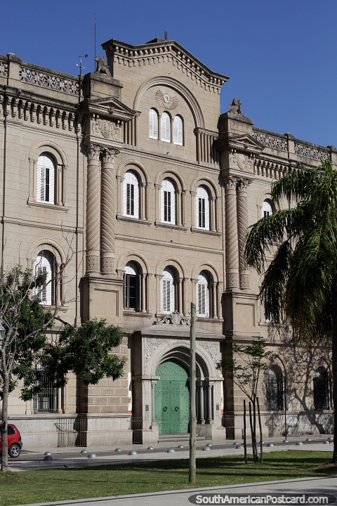 Colegio de la Inmaculada Concepción en Santa Fe, un prestigioso edificio de la ciudad. (480x720px). Argentina, Sudamerica.