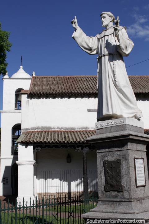 Convento de San Francisco y monumento de Francisco de Ass en Santa Fe. (480x720px). Argentina, Sudamerica.