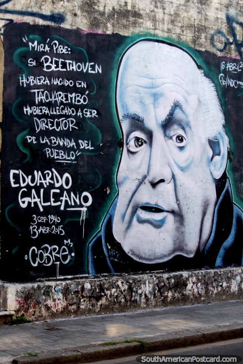 Eduardo Galeano (1940-2015), periodista uruguayo, escritor y novelista, mural callejero en Santa Fe. (480x720px). Argentina, Sudamerica.
