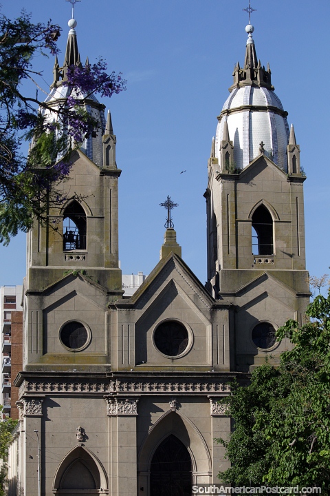 Construida en 1898, Parroquia de San Miguel Arcángel, iglesia histórica en Paraná. (480x720px). Argentina, Sudamerica.