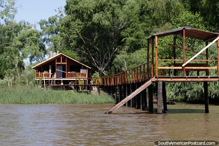 Wooden house with private jetty on the banks of the river in Tigre, Buenos Aires, what a life! (720x480px). Argentina, South America.