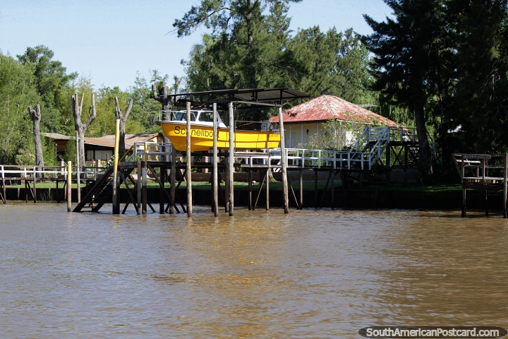 Living in style, a house with a boat launcher in Tigre, Buenos Aires. (720x480px). Argentina, South America.