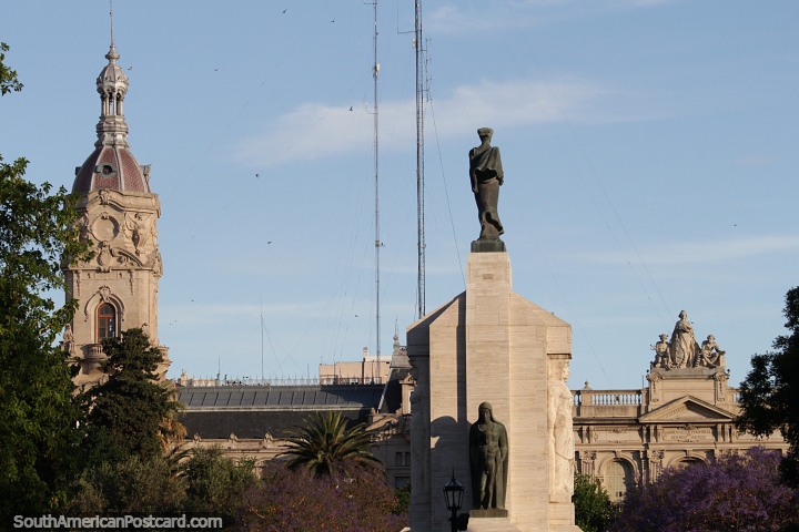 Torre, monumento y edificio histrico en Baha Blanca. (720x480px). Argentina, Sudamerica.