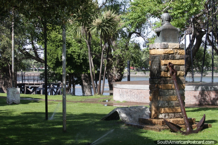 Luis Piedra Buena (1833-1883), park in Patagones, an anchor and bust, born in Patagones. (720x480px). Argentina, South America.