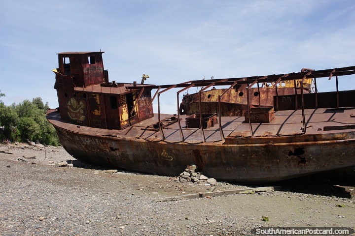 Shipwreck on the beach at low tide in San Antonio Oeste. (720x480px). Argentina, South America.