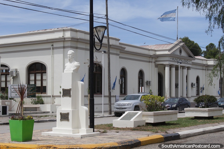 Government building with columns and flag flying in San Antonio Oeste. (720x480px). Argentina, South America.