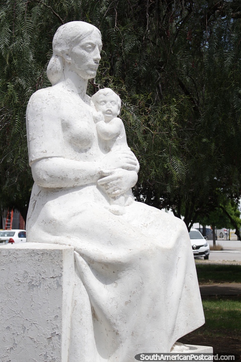 Mother and baby monument, bright white, the plaza, San Antonio Oeste. (480x720px). Argentina, South America.