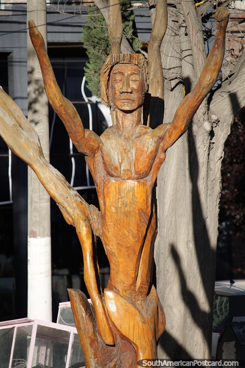 Wooden sculpture of an indigenous man on the waterfront in Puerto Madryn. (480x720px). Argentina, South America.