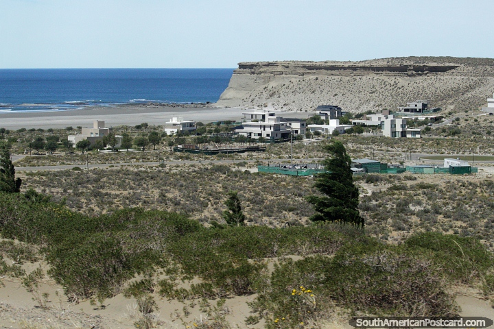 Community of houses in front of the beach and sea between Comodoro Rivadavia and Caleta Olivia. (720x480px). Argentina, South America.