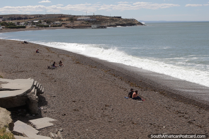 Praia e beira-mar em Caleta Olivia. (720x480px). Argentina, Amrica do Sul.