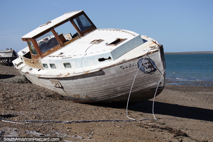 Barco varado con una imagen de Luis Piedrabuena al frente en Puerto San Julin. (720x480px). Argentina, Sudamerica.
