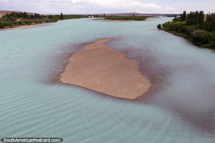 A sand island at the Santa Cruz River in Piedrabuena. (720x480px). Argentina, South America.