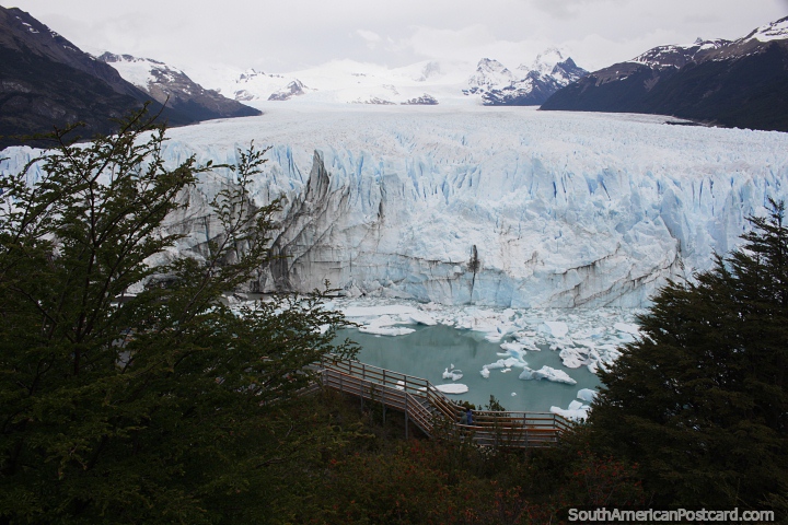 El Glaciar Perito Moreno tiene 70 metros de altura, el segundo glaciar ms grande de Sudamrica, El Calafate. (720x480px). Argentina, Sudamerica.