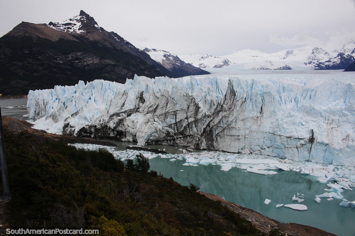 Um deserto gelado nas montanhas no Glaciar Perito Moreno, El Calafate. (720x480px). Argentina, Amrica do Sul.