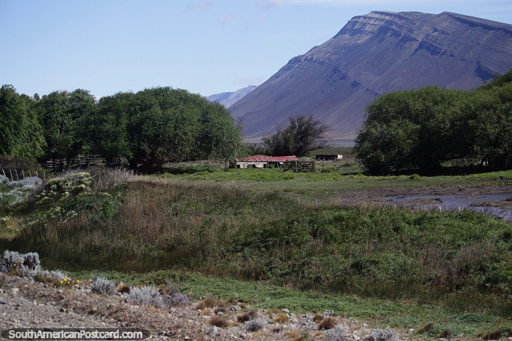 Countryside and mountains on the road into El Chalten. (720x480px). Argentina, South America.