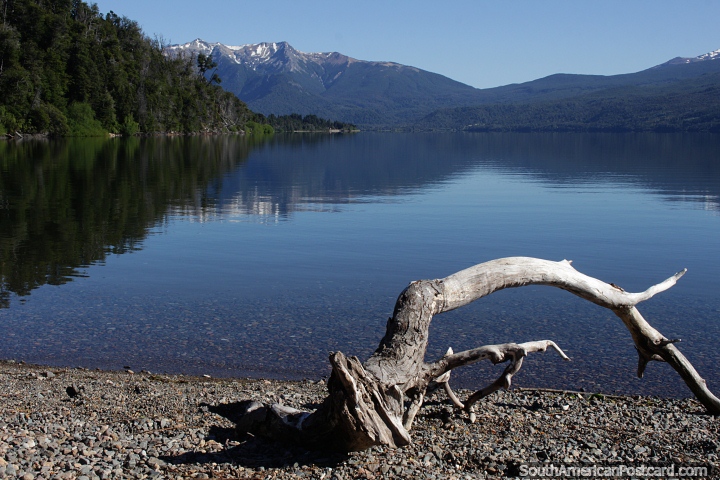 Calm waters at the edge of the beach at Futalaufquen Lake, Alerces National Park, Esquel. (720x480px). Argentina, South America.