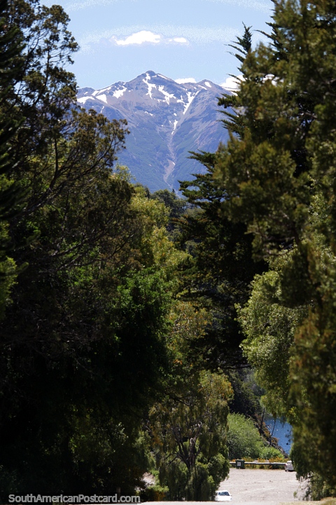 Montanhas ao redor do Parque Nacional de Alerces em Esquel. (480x720px). Argentina, Amrica do Sul.