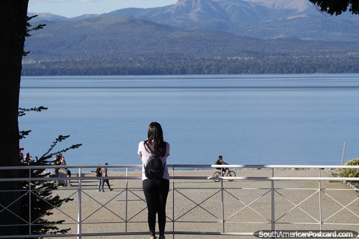 Las vistas del lago están por todas partes en Bariloche, por toda la ciudad. (720x480px). Argentina, Sudamerica.