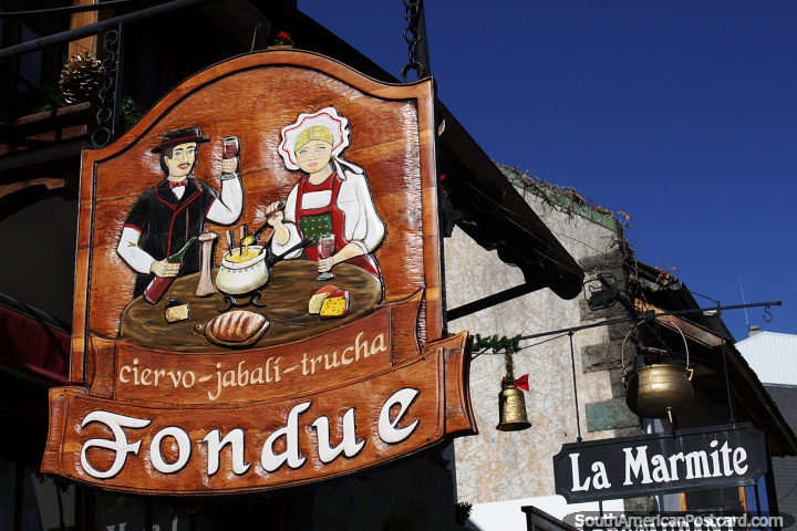 Fondue, restaurante en Bariloche con cartel suizo de madera en la calle principal. (720x480px). Argentina, Sudamerica.