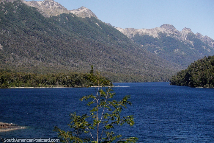 Gran lago y sierras alrededor de Villa La Angostura. (720x480px). Argentina, Sudamerica.
