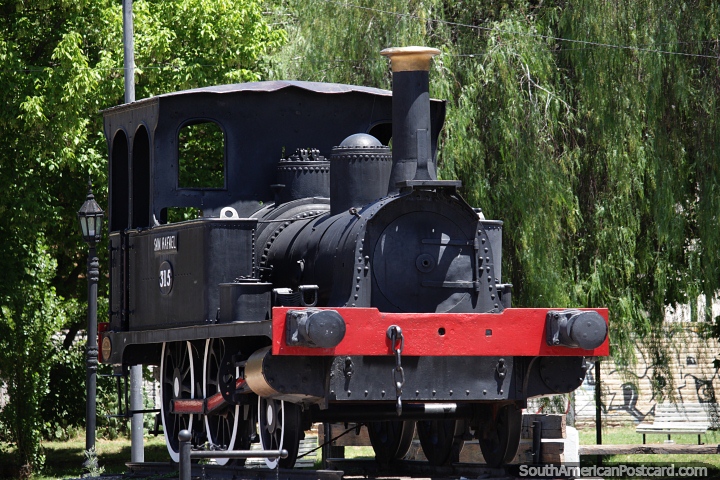 Train engine 315, abandoned in 1941, now a monument in San Rafael. (720x480px). Argentina, South America.