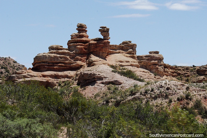 Small rock towers with rocks on top of each other, how long will they stand? Canyon Atuel, San Rafael. (720x480px). Argentina, South America.