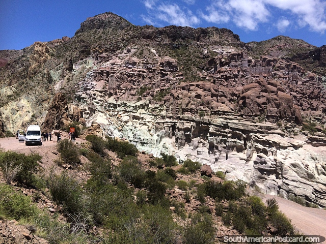 Pare e veja a formação rochosa conhecida como museu de cera no canyon Atuel, San Rafael. (640x480px). Argentina, América do Sul.