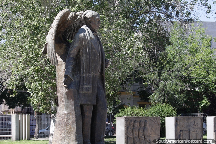 Former president Sarmiento with angels wings, sculpture at the park in his name in Mendoza. (720x480px). Argentina, South America.