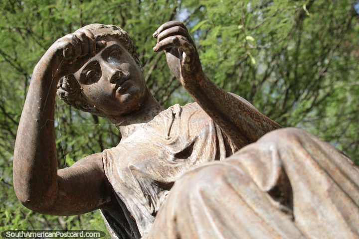 Woman weaves a thread, monument at a park in Santiago del Estero. (720x480px). Argentina, South America.