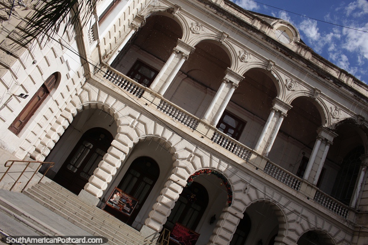 Teatro 25 de Mayo, the theater in Santiago del Estero with 2 floors of arches. (720x480px). Argentina, South America.