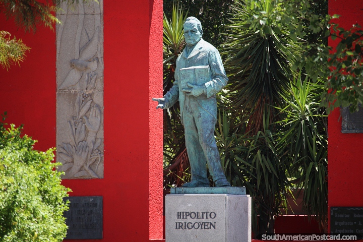 Hipolito Yrigoyen (1852-1933), a politician, bronze green statue in Santiago del Estero. (720x480px). Argentina, South America.