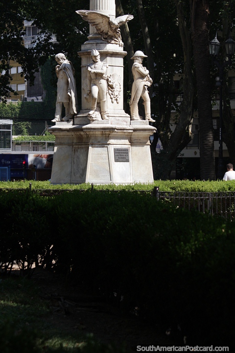 Hroes de la Reconquista con Jos San Martn, monumento en Rosario. (480x720px). Argentina, Sudamerica.