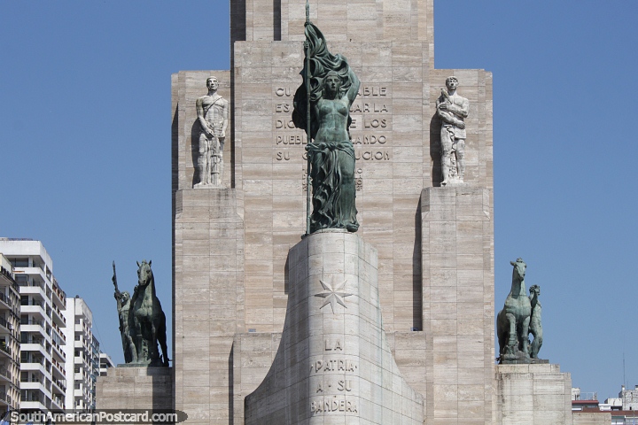 Outra seção do Memorial Nacional da Bandeira, monumento em Rosário. (720x480px). Argentina, América do Sul.