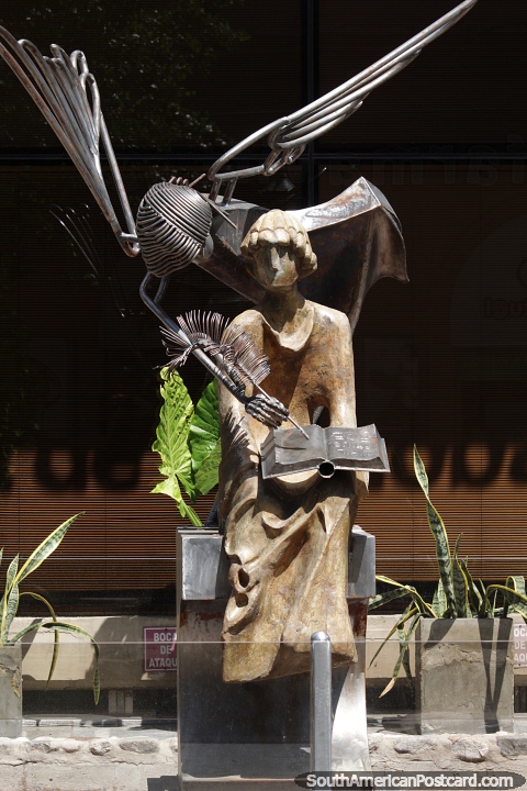 Custodio de la Fe Publica (2016), escultura de Guillermo Lotz em Córdoba. (480x720px). Argentina, América do Sul.