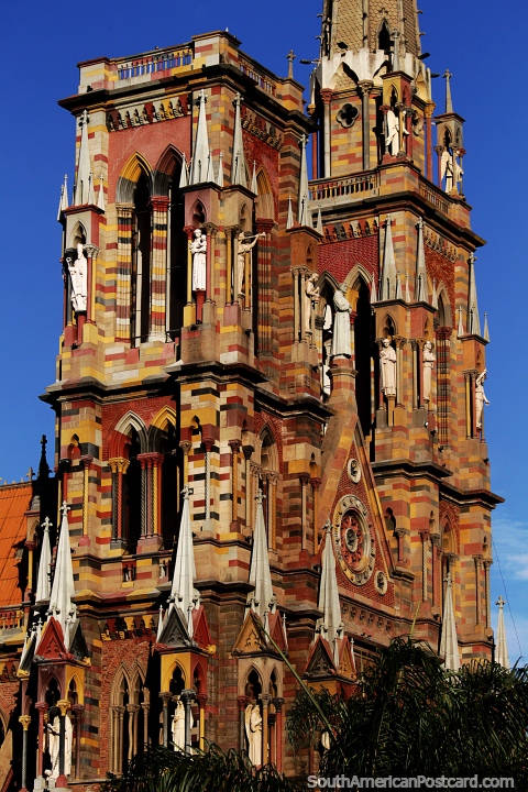 Iglesia de los Capuchinos en Córdoba, vista turística espectacular y popular. (480x720px). Argentina, Sudamerica.