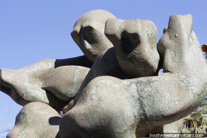 Metamorfose de Ruben Locaso, escultura abstrata em Resistencia. (720x480px). Argentina, Amrica do Sul.