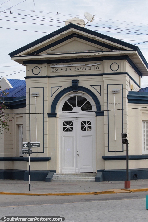 Escuela 2 Sarmiento, escuela en Formosa desde 1896 originalmente para nias, edificio histrico. (480x720px). Argentina, Amrica do Sul.