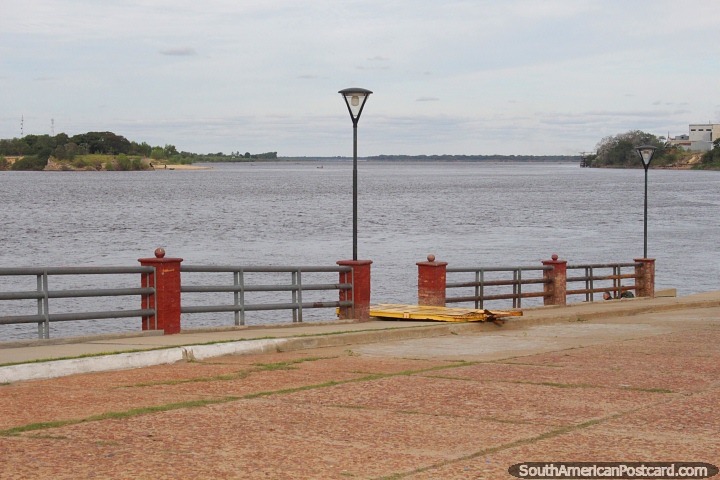 El ro Paraguay, vista desde Formosa hacia Alberdi en Paraguay. (720x480px). Argentina, Sudamerica.