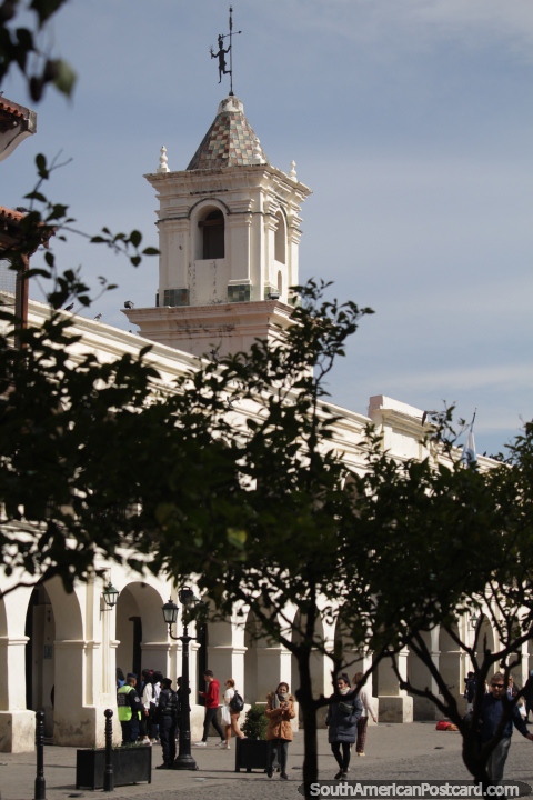 Museo de Historia del Norte con torre y arcos, edificio del 1700 en Salta. (480x720px). Argentina, Sudamerica.