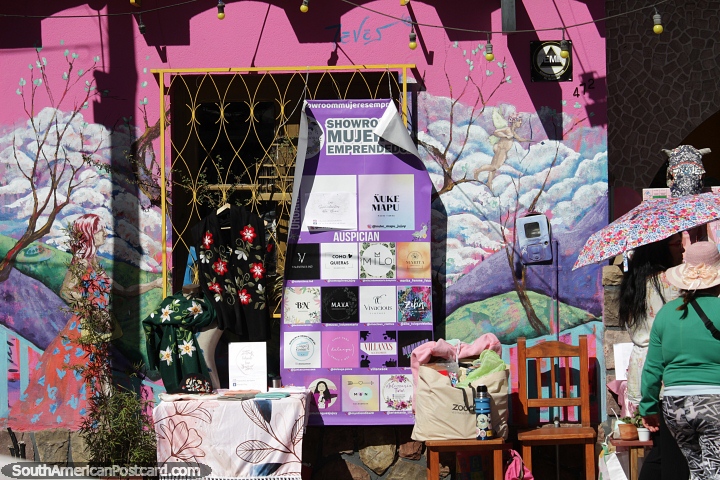 Loja colorida e parte da rua em Jujuy. (720x480px). Argentina, Amrica do Sul.