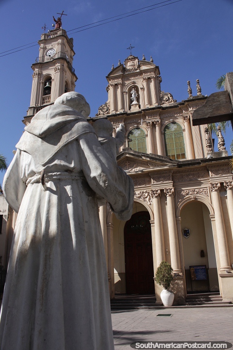 A igreja de So Francisco em Jujuy foi construda entre 1611 e 1618. (480x720px). Argentina, Amrica do Sul.