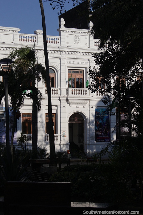 La Casa de la Cultura de Santa Cruz fue fundada en 1968 y lleva el nombre del poeta Ral Otero Reiche. (480x720px). Bolivia, Sudamerica.
