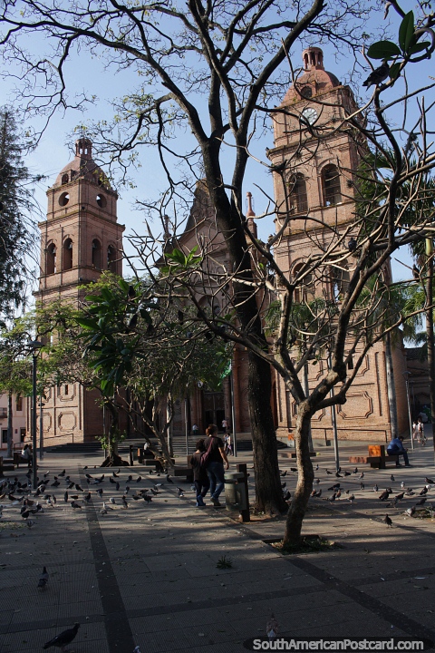 A Catedral Baslica de San Lorenzo em Santa Cruz foi reconstruda vrias vezes desde a colocao da primeira pedra em 1595. (480x720px). Bolvia, Amrica do Sul.