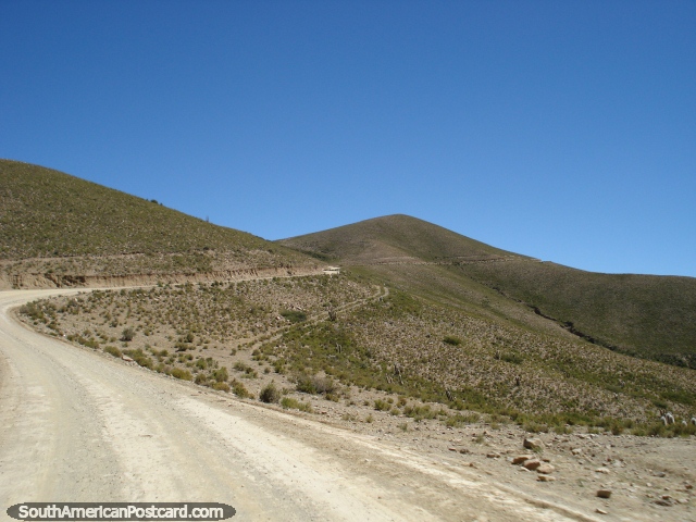 A estrada sinuosa e áspera entre Tupiza e Uyuni. (640x480px). Bolívia, América do Sul.