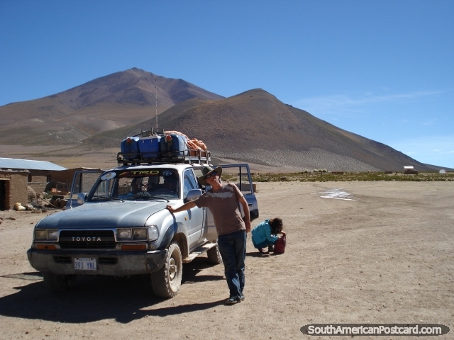 Traveling with 8 people in a jeep around the Salar de Uyuni. (640x480px). Bolivia, South America.