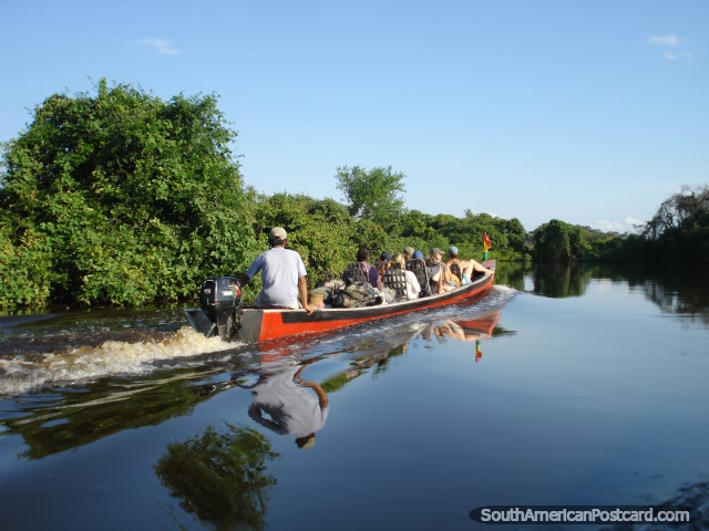 The smooth waters of the pampas and a riverboat in Rurrenabaque. (640x480px). Bolivia, South America.