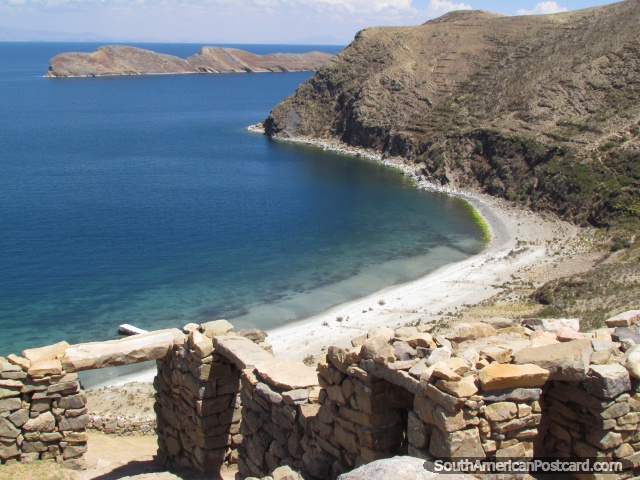 Many bays like this are all around the Island of the Sun at Lake Titicaca. (640x480px). Bolivia, South America.
