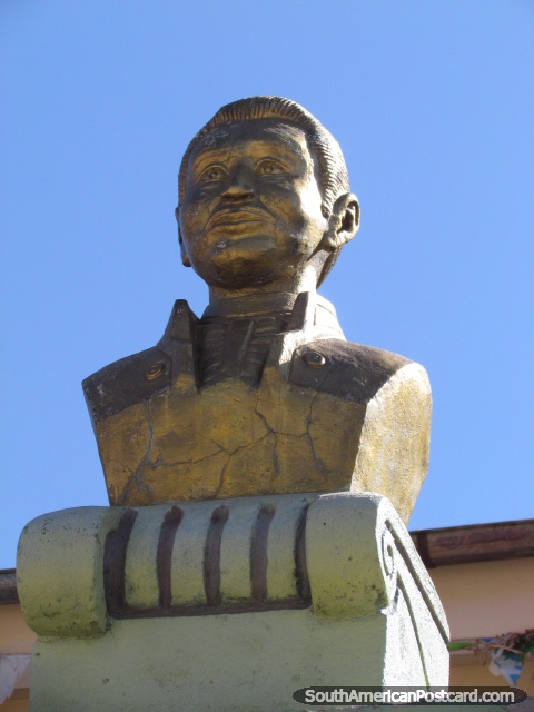 Monument to Don Pedro Domingo Murillo (1757-1810) in San Pablo de Tiquina. (480x640px). Bolivia, South America.