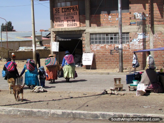 Bolivian women cross the road on the outskirts of La Paz. (640x480px). Bolivia, South America.