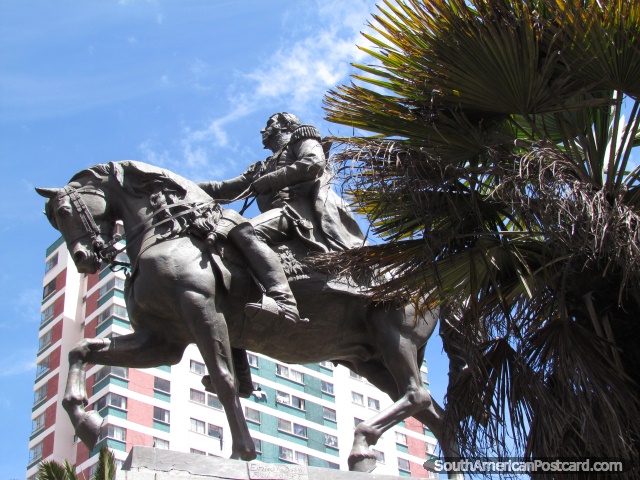 Antonio Jose de Sucre na cavalo monumento em La Paz. (640x480px). Bolvia, Amrica do Sul.